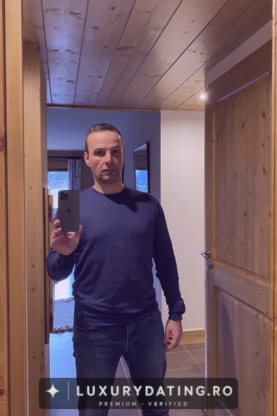 Alex, 34 ani, Sugar Daddy, din Iași