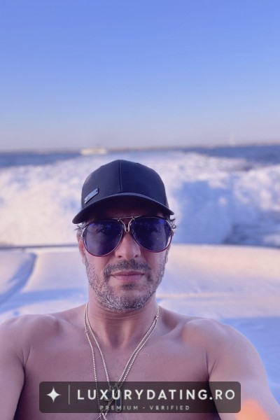 Alex, 30 ani, Sugar Daddy, din Bucuresti