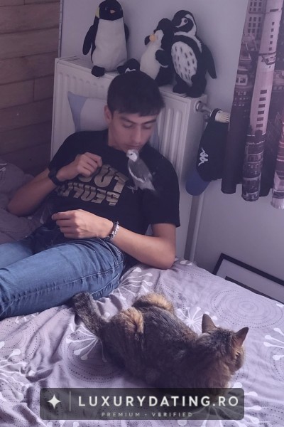 Cretu, 29 ani, Sugar Daddy, din Bucuresti