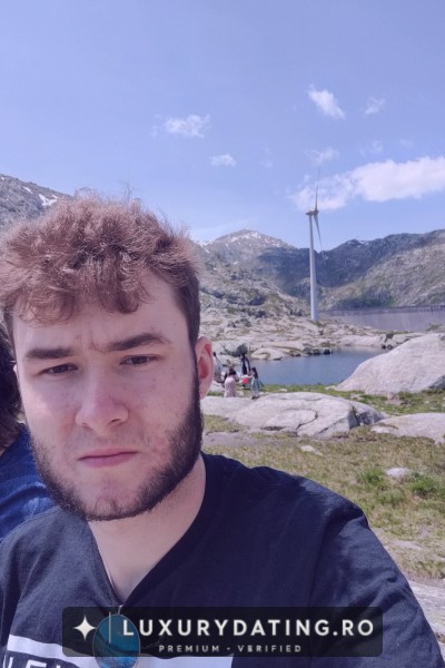 Hakubo, 37 ani, Sugar Daddy, din Craiova