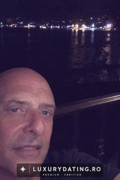 Robert, 40 ani, Sugar Daddy, din Iași